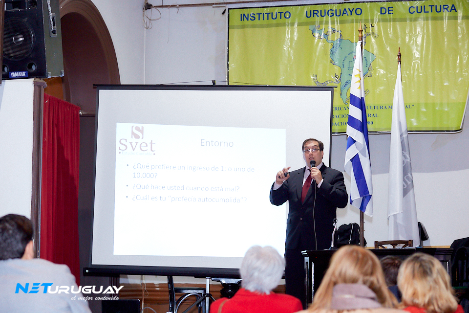El Cr. Alexei Yaquimenko brindó la conferencia “Emprendedores y Franquicias” en el Ateneo de Montevideo